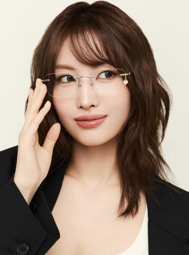 godmitzu's tweet photo. MISAMO FOR RIM BY JINS https://t.co/m81CdyDrez