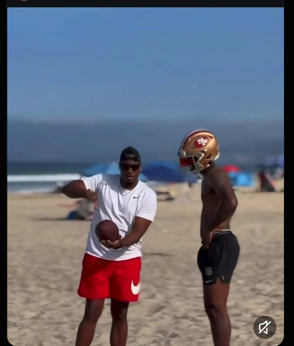 SHREMPwithaE's tweet photo. But did the 'beach QB' get arrested??  His toe need to be tagged too https://t.co/jXR4IJcdGq
