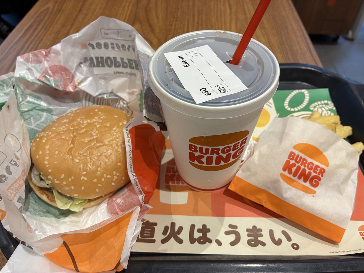 nob_rr's tweet photo. 昨日の昼はバーガーキング。もしかして人生初だったかも…。 https://t.co/Xm4tCELE4l