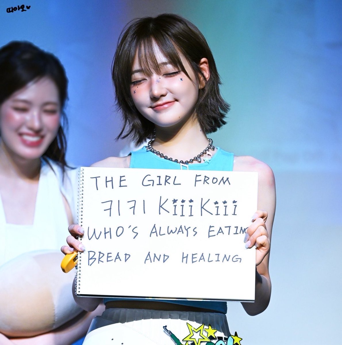 kiiikiiifarm's tweet photo. Jiyu goes viral for being known as the girl from KiiiKiii who’s always eating bread and healing 🍞 

#지유 #키키 #KiiiKiii #JIYU https://t.co/tlgLp0DMJi