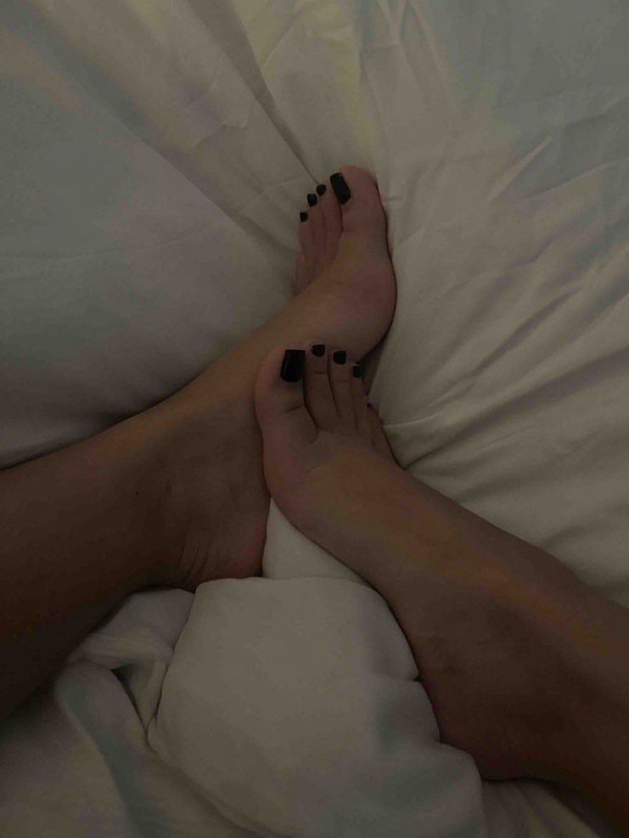 FINDOMFAITHFOR4's tweet photo. I’m Offering video call session on here and FaceTime tonight boys…🥰🔥

$100/45mins $50/30mins $30/15mins $20/5-10mins? 

Pick your choice and approach 

Findom femdom paypigs humanATM cashcow sissy humiliation walletdrain CEI SPH JOI CBT ass worship exposure blackmail Forced Bi https://t.co/BALh2xnh4B
