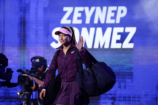 Dogukandilber's tweet photo. Zeynep Sönmez 4 numaralı seribaşı Coco Gauff'a 6-3, 6-4 kaybederek Amerika Açık'a teklerde veda etti #UsOpen

Özellikle 2. sette bize muhteşem anlar yaşattı, teşekkürler Zeynep Sönmez 🫶 https://t.co/OURh8W2Cee