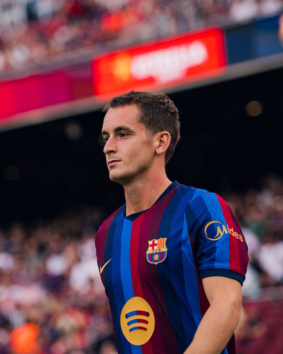 FCBarcelona_cat's tweet photo. 𝗠𝗮𝗿𝗰 𝗖𝗮𝘀𝗮𝗱𝗼́, 𝗰𝗲𝗱𝗶𝘁 𝗮𝗹 𝗗𝗲𝗽𝗼𝗿𝘁𝗶𝘃𝗼 𝗱𝗲 𝗹𝗮 𝗖𝗼𝗿𝘂𝗻𝘆𝗮

El FC Barcelona i el Deportivo de la Corunya han acordat la cessió de Marc Casadó fins al 30 de juny del 2027.

Molta sort, Marc! https://t.co/2uu0L2pwCU