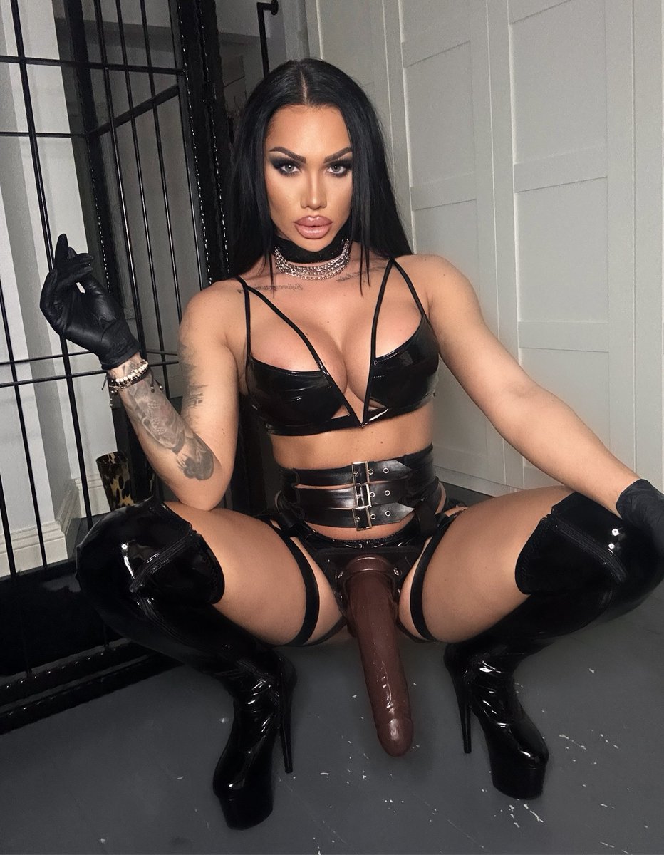 Missnattasha's tweet photo. 🖤😈 https://t.co/ZBamWJjByR