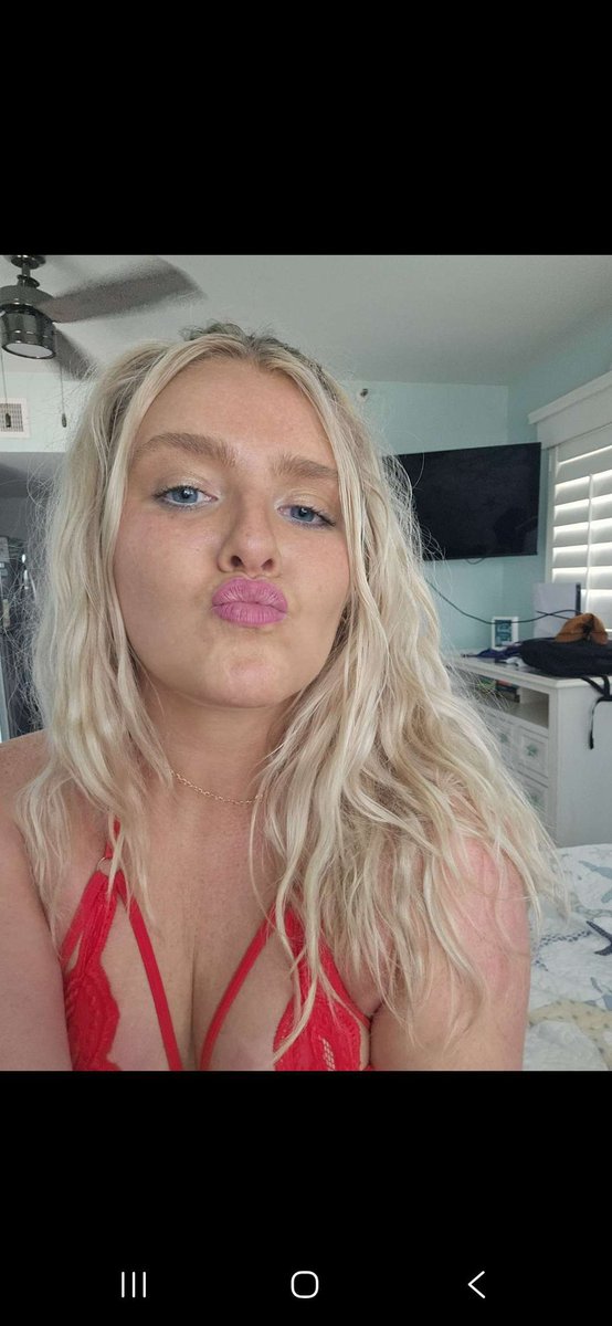 NoThotsJustGoon's tweet photo. Hot Blonde Slut back at it sucking her bfs dick #blowjob #dick #porn #sex #leaked #leaks #couple https://t.co/UteH1O9Syy
