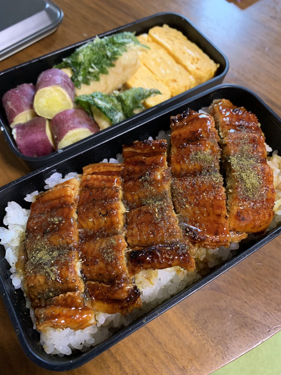 go19733's tweet photo. 妻と娘のお弁当作りました。
贅沢やなぁ。自分が食べたい😂

鶏むね肉を大葉で巻いて揚げたやつ
鳴門金時を塩茹で
お出し巻き

#うなぎ弁当 https://t.co/Mu4pFYM42t