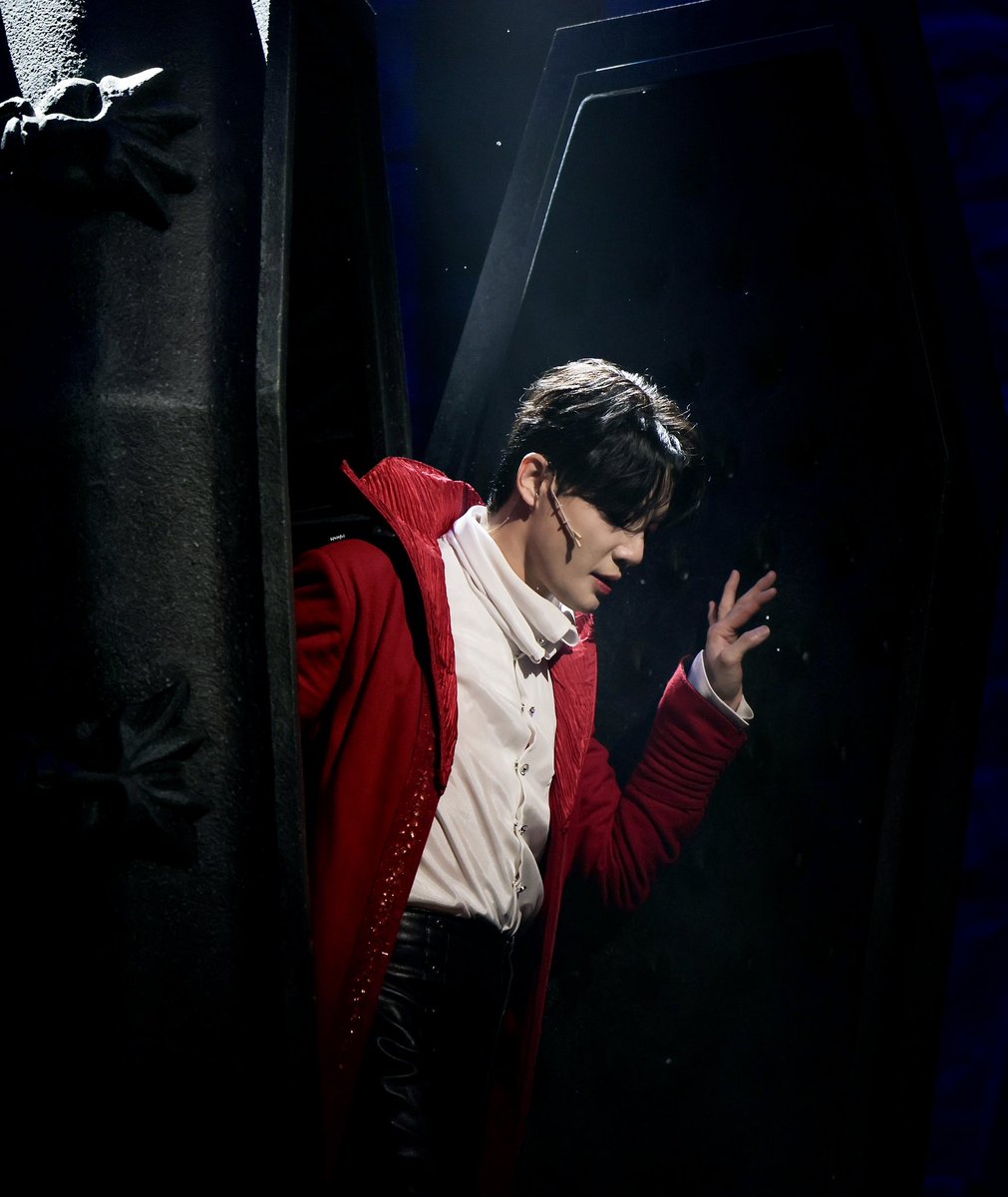 s_kimjj468's tweet photo. 260901 뮤지컬 드라큘라 커튼콜 
#김준수 #뮤지컬드라큘라 https://t.co/6IkoxGJt3Z