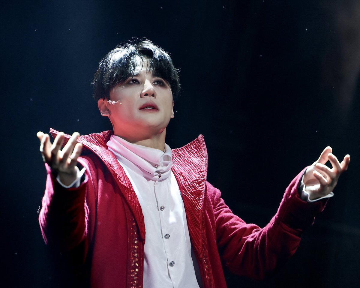 s_kimjj468's tweet photo. 260901 뮤지컬 드라큘라 커튼콜 
#김준수 #뮤지컬드라큘라 https://t.co/6IkoxGJt3Z