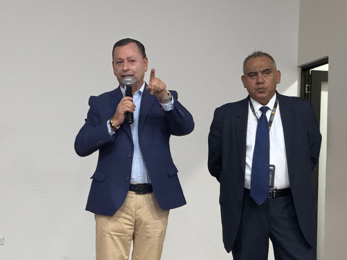 SecGobCundi's tweet photo. La @SecGobCundi , lideró formación a funcionarios locales, integrados por alcaldes, comandantes de estación e inspectores de convivencia y paz; preparándolos para llevar una atención integral a las víctimas desde la funcionalidad y la legalidad. https://t.co/uzVKWphHUC