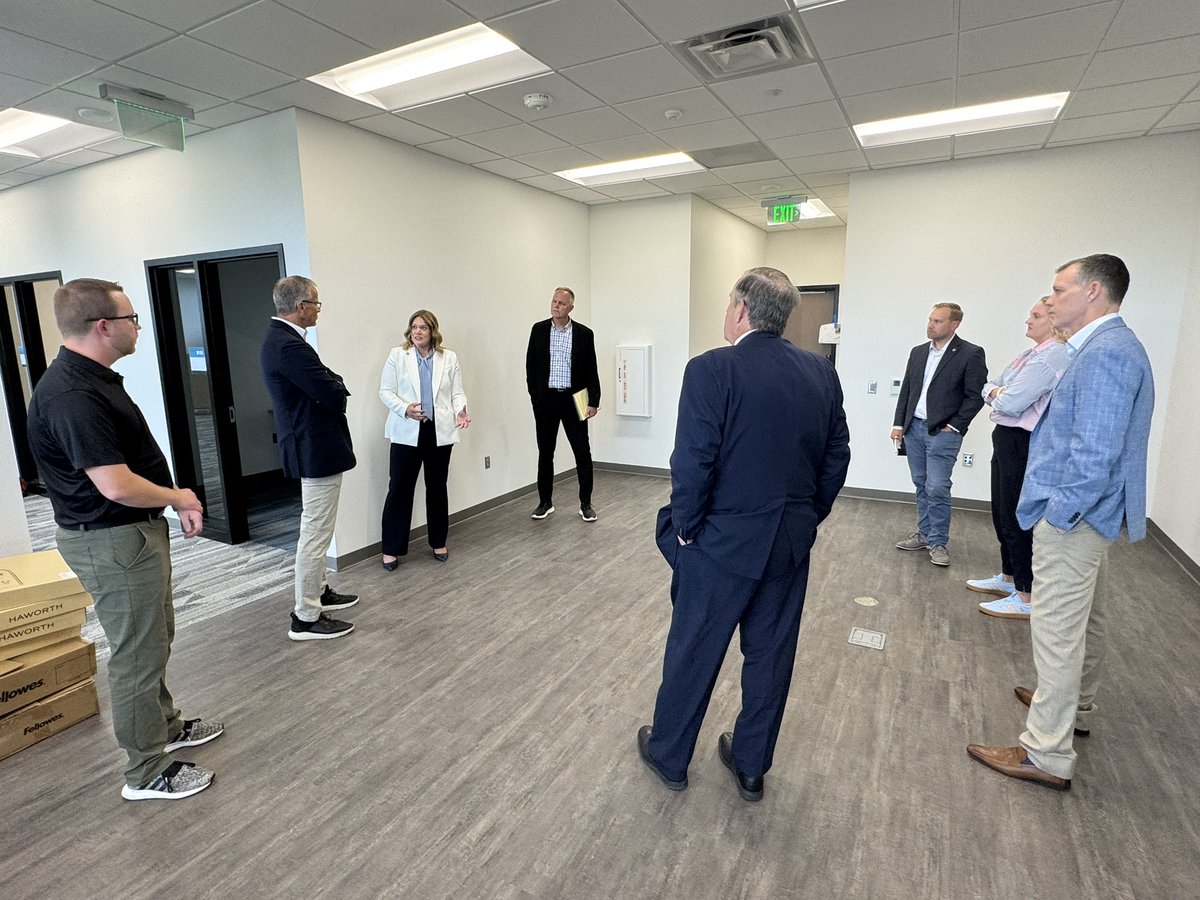 LeaderJohnThune's tweet photo. Great to tour @DakotaState Applied Research Corporation and discuss how South Dakota can be a leader when it comes to cybersecurity and national intelligence. https://t.co/4ii8cEqcA0