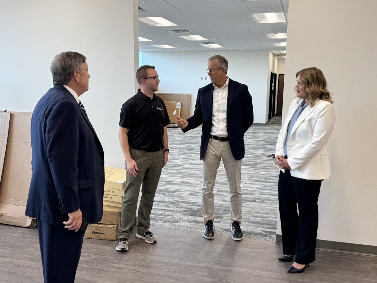 LeaderJohnThune's tweet photo. Great to tour @DakotaState Applied Research Corporation and discuss how South Dakota can be a leader when it comes to cybersecurity and national intelligence. https://t.co/4ii8cEqcA0