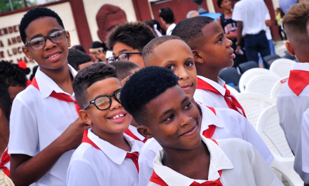 AlisAzahares's tweet photo. ¡Guantánamo despierta! Hoy nuestras aulas se llenan de risas y esperanza. El nuevo curso escolar comienza en la tierra más oriental de Cuba, donde cada niño y joven escribe su futuro con esfuerzo y orgullo. ¡Muy feliz regreso a clases! https://t.co/7dOm2TlH7P