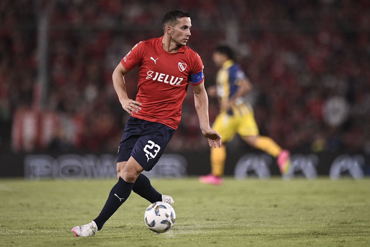 InfiernoRojo2's tweet photo. MARCONE se llevó puesto a Lomónaco, el defensor, se va a cambio de la deuda que se arrastra hace 4 años por ESTE PERRO. No la pagaron en 4 años y ahora entregan a Lomónaco para tapar la deuda antes de irse para quedar a mano con Bragarnik. MARCONE SIEMPRE FUE UNA 💣 https://t.co/LDfBVNToXB