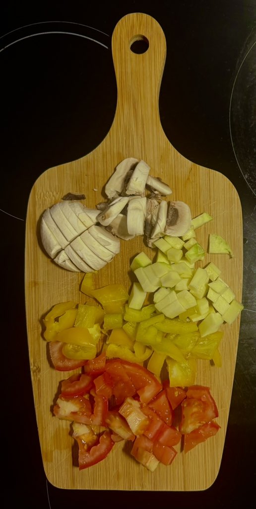 TheBoy_94_'s tweet photo. A little bit of colour for tea tonight! https://t.co/nBEpvKipQQ