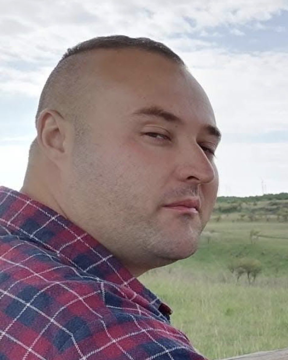 pustiritam's tweet photo. Dalibor koji opsesivno prati, komentariše i vredja sve koji se druže sa Emilijom. Sadašnja devojka ti je Emilijina nekadašnja drugarica, družiš se sa ludim knjigovodjama. Imaš li ti kapacitet da se družiš sa nekim sa kim ne provodiš vreme olajavajući Emiliju? #caosvima #caosvima2 https://t.co/VX02LjOVAO