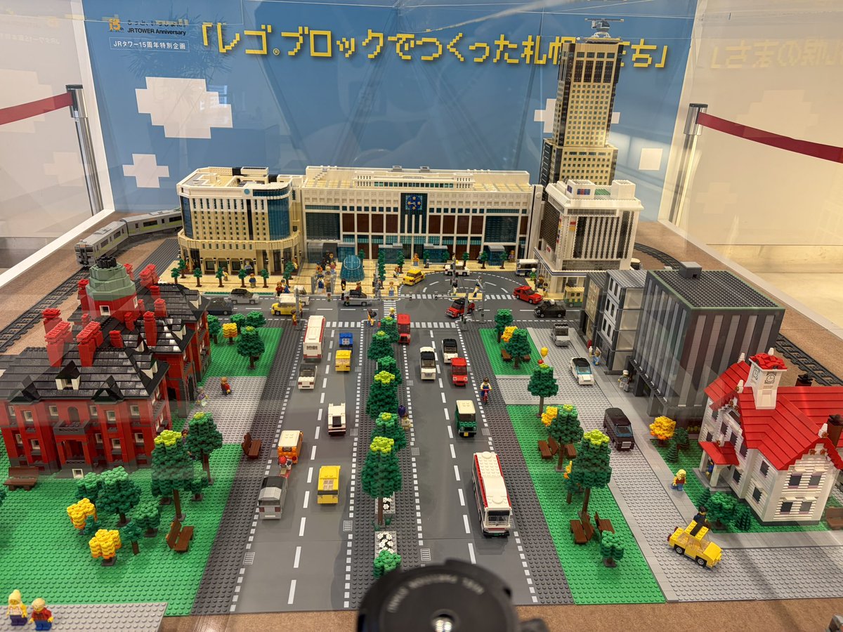 Yomogimando's tweet photo. グーちゃんと夏旅行
札幌の街を眺めながら概念ダダとカフェタイム

#T38
#Tcafe
#ぬい旅
#マンダロリアンアンドグローグー https://t.co/gnENU9BHQI