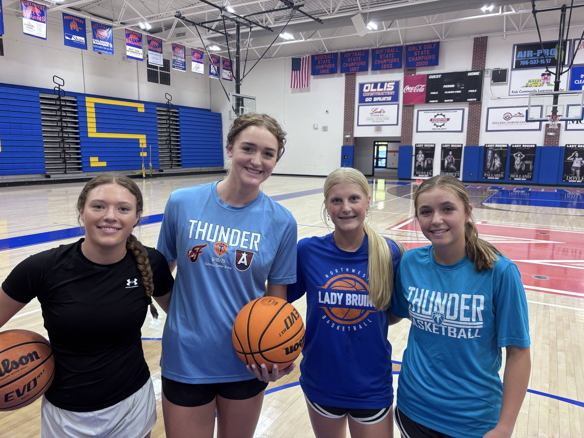 Lady_BruinHoops's tweet photo. Another fantastic day of shooting with our girls. Before and after school, they are putting in the work!!!💪
Go Lady Bruins! https://t.co/AJNc6vNjT7