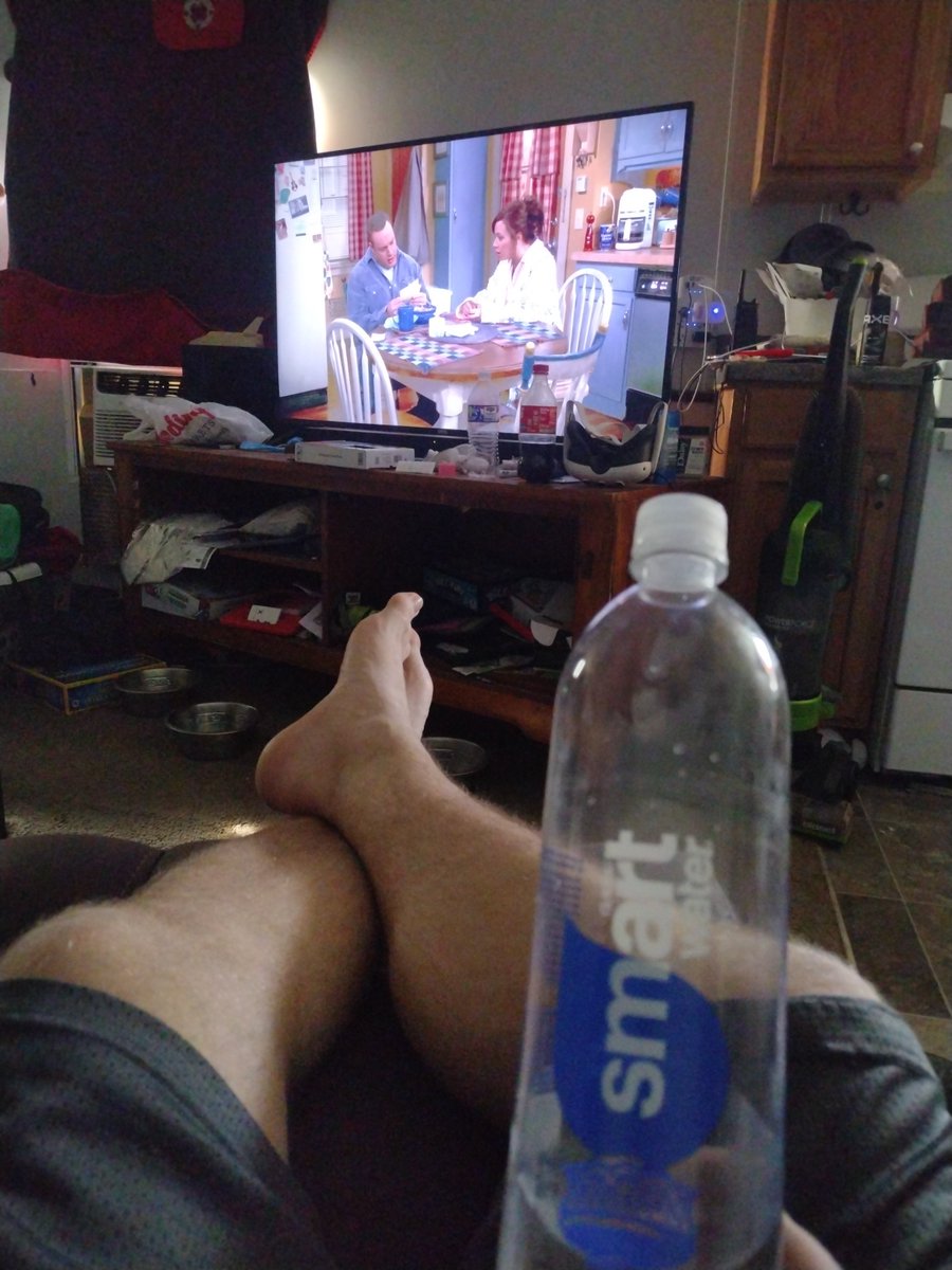MJCassidy9317's tweet photo. I should really get off my ass and clean my house https://t.co/Xi0qnumG3p