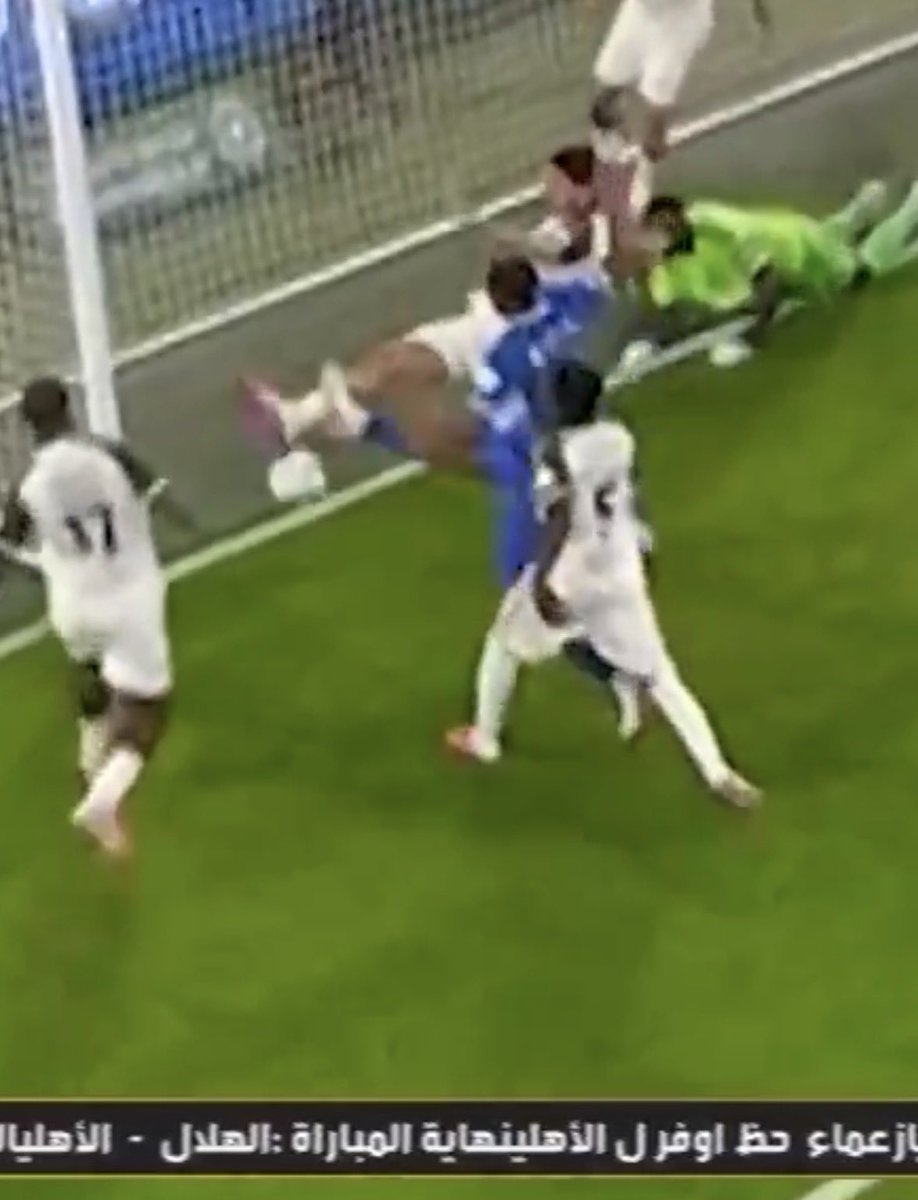 Fieldleague1's tweet photo. 🚨🚨🚨 سمير عثمان — محلل تحكيمي :

- د 1 كان يجب إنذار لاعب الهلال عبدالقادر ميتي

- د 12 قرار صحيح بإنذار لاعب الهلال ميتي وكان يجب أن يكون الإنذار الثاني ويطرد.. https://t.co/r1bnCNMBBU