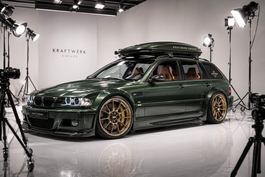 ApexDistrictX's tweet photo. What if Kraftwerk Garage made the BMW e46  M3 CSL touring Heritage pack in Oxford green with full carbon trim , carbon ceramics and a roof box to match 
Would you daily this ? https://t.co/sshVDFOrF7