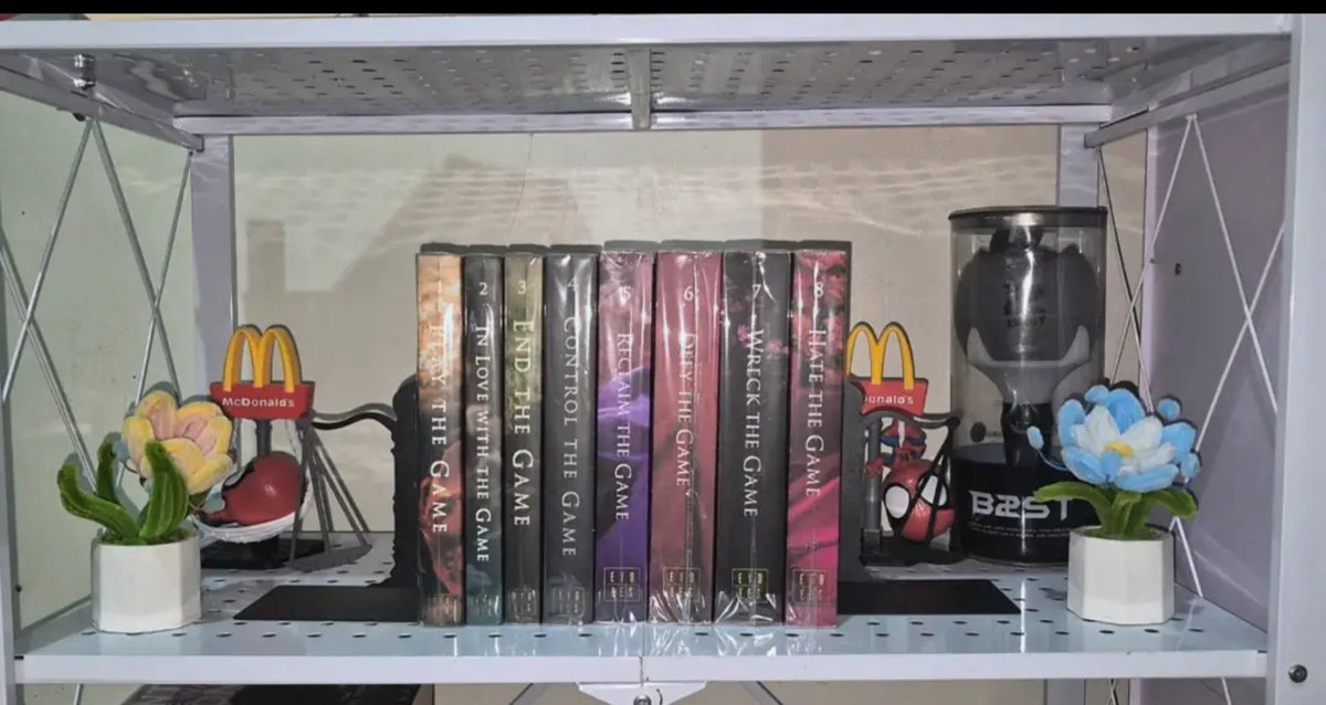 miszywitch's tweet photo. May sarili talagang space ang Game Series 🤭🤭
#book #wattpad #gameseries https://t.co/tGHfLsAWzc