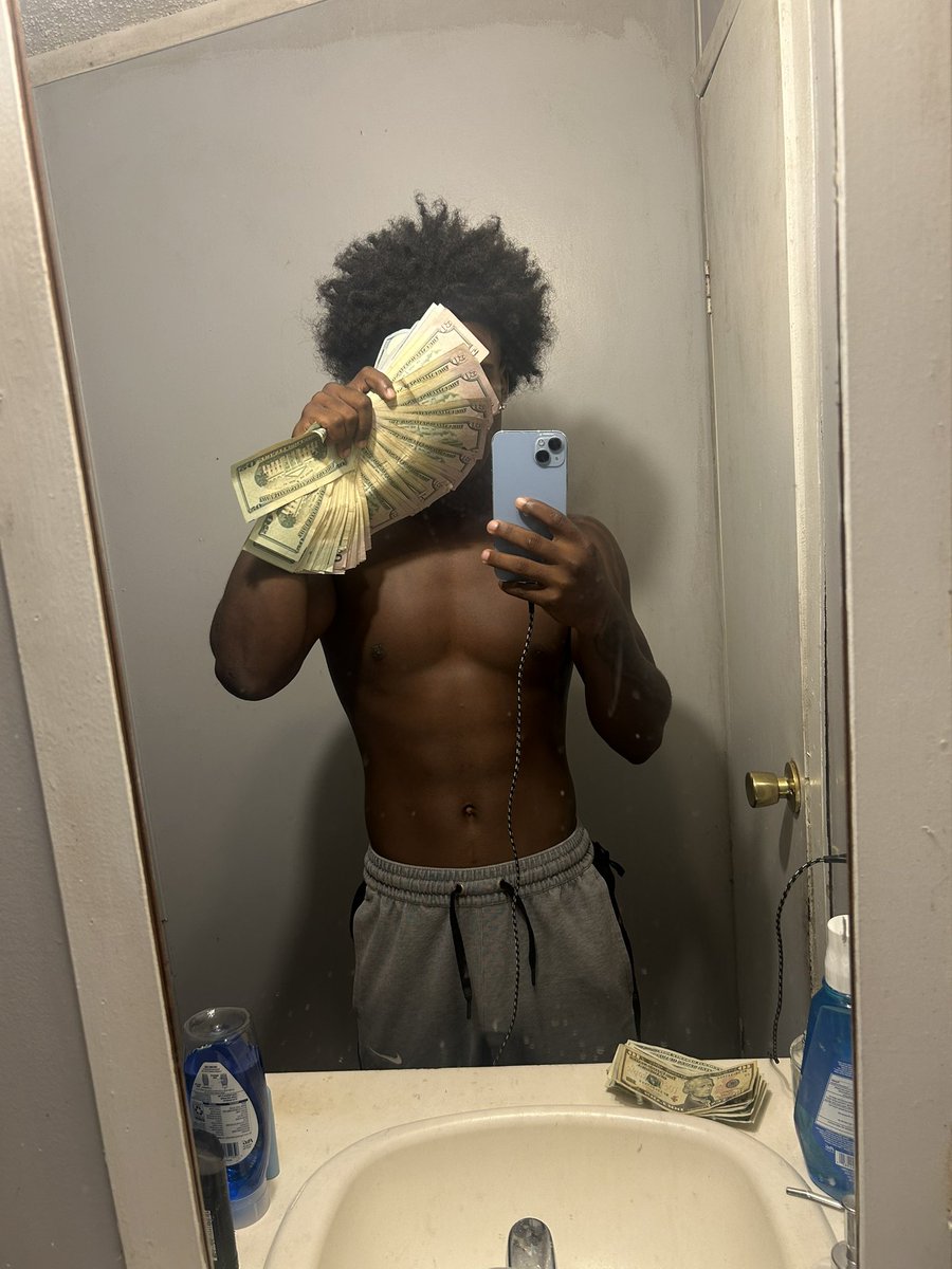 RaymondDavis33's tweet photo. ☔️ https://t.co/jUB7Rf1TKC