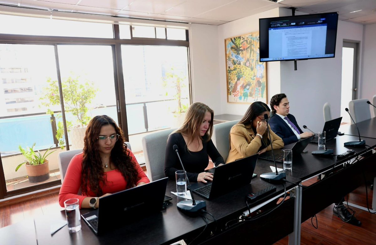 ces_ec's tweet photo. #SesionesCES | La Comisión Permanente de Posgrados analizó nuevos programas  y ajustes curriculares en áreas como transformación digital, industria 4.0, neurociencias aplicadas a la educación, estudios internacionales y energías renovables.

➡️ La sesión fue presidida por el consejero académico, Pablo Beltrán, con la participación de la consejera, Carmita Álvarez; Carlos Rodríguez, viceministro de Gestión Educativa del Ministerio de @Educacion_Ec, y los equipos técnicos del CES. 

➡️ Las propuestas fueron analizadas con base a informes de la Coordinación de Planificación Académica.