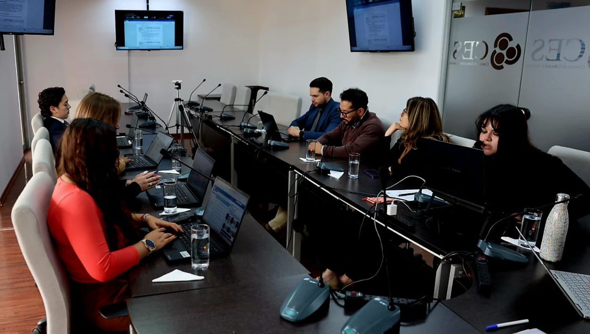 ces_ec's tweet photo. #SesionesCES | La Comisión Permanente de Posgrados analizó nuevos programas  y ajustes curriculares en áreas como transformación digital, industria 4.0, neurociencias aplicadas a la educación, estudios internacionales y energías renovables.

➡️ La sesión fue presidida por el consejero académico, Pablo Beltrán, con la participación de la consejera, Carmita Álvarez; Carlos Rodríguez, viceministro de Gestión Educativa del Ministerio de @Educacion_Ec, y los equipos técnicos del CES. 

➡️ Las propuestas fueron analizadas con base a informes de la Coordinación de Planificación Académica.