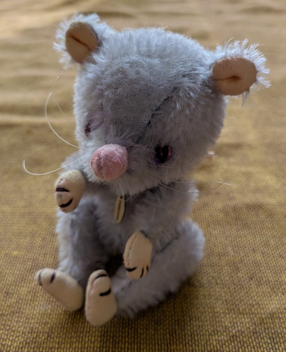 SIMMICHAN189608's tweet photo. テディベアコンベンション
SIMMICHANもチャリティラッフルに参加します☺️
作品はネズミさん🐭
このコは型紙なしで作っているので、同じコは作れません。
型紙があっても同じコは作れませんが😅
#テディベアコンベンション2026秋
#テディベアコンベンションチャリティラッフル
#チャリティラッフル https://t.co/oJhJMXp4TB