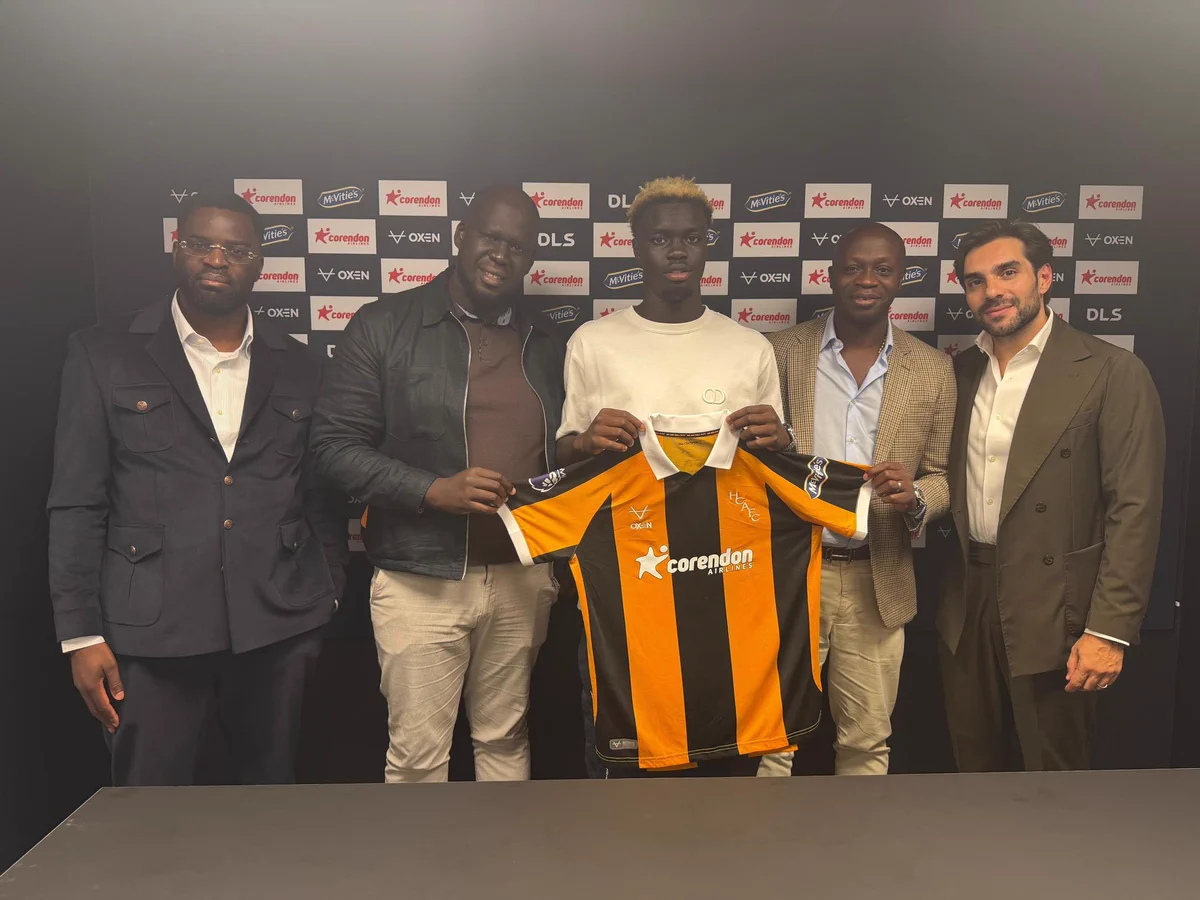 Instant Foot ⚽️ on X: "🚨OFFICIEL ! ROBINIO VAZ EST PRÊTÉ PAR L'AS ROMA À HULL  CITY !! 🧡🖤🐅 Prêt de 2M€ + OA de 30M€. 💰" / X