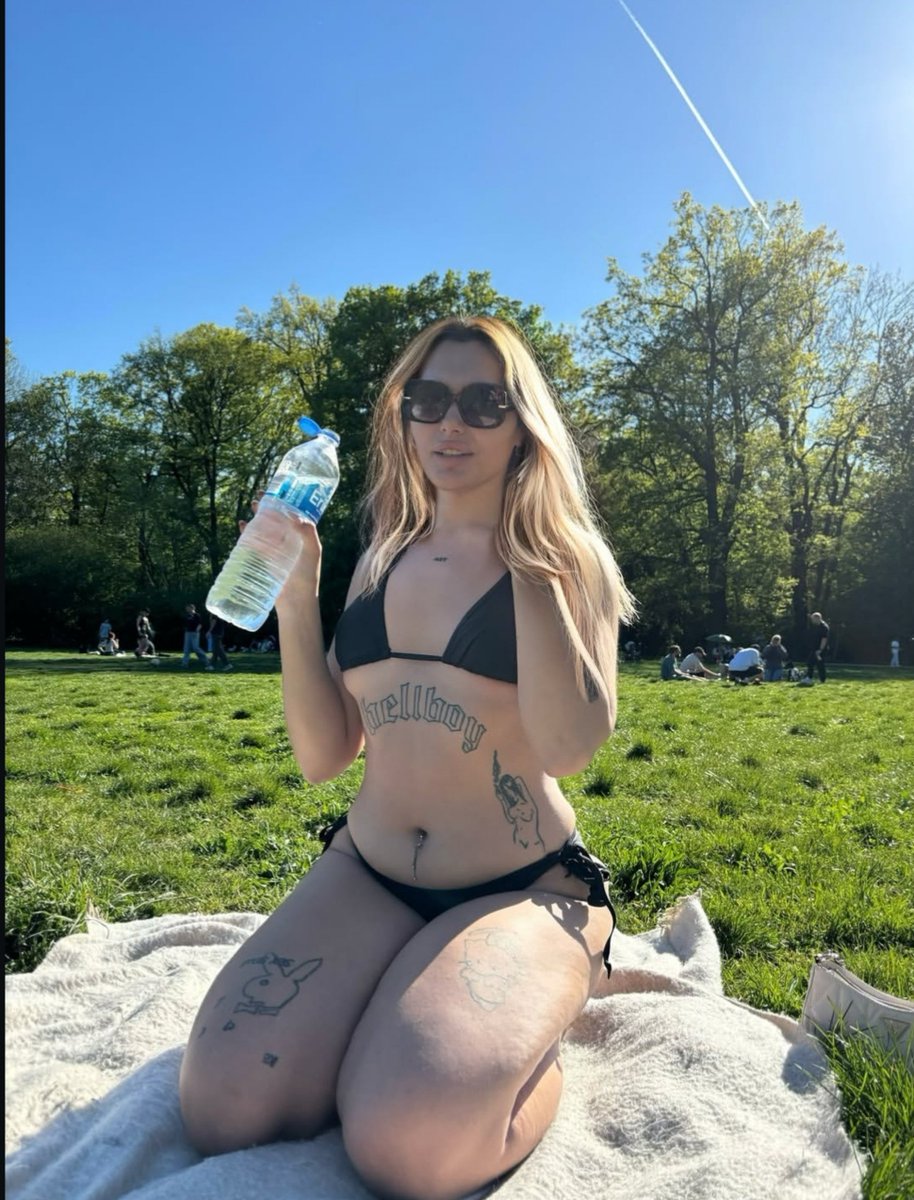 angeljulesxo's tweet photo. Definitely having a good time 🌞
#trans #daddykink #DDT #feetfetısh #cumvids https://t.co/p0Afud2wrW