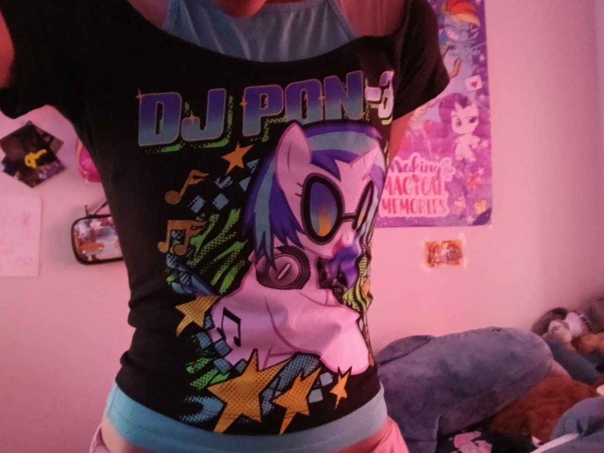 StripedBody's tweet photo. This shirt on me, its a small and its a tad bit tight in the sleeves. i cant wait till i can fit it properly
#edrtwt #shedrtwt https://t.co/fMhPOWcJEZ