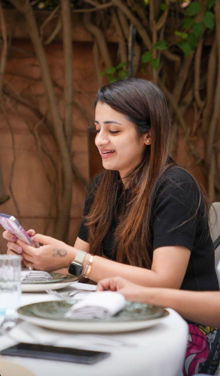 MaheshV81456778's tweet photo. Trisha Maami looks absolutely beautiful😘 and irresistible!!🔥 Do you think Vijay Anna would marry Trisha Maami even at this age? 😉😜❤️ https://t.co/Kvx6Q0PT8c