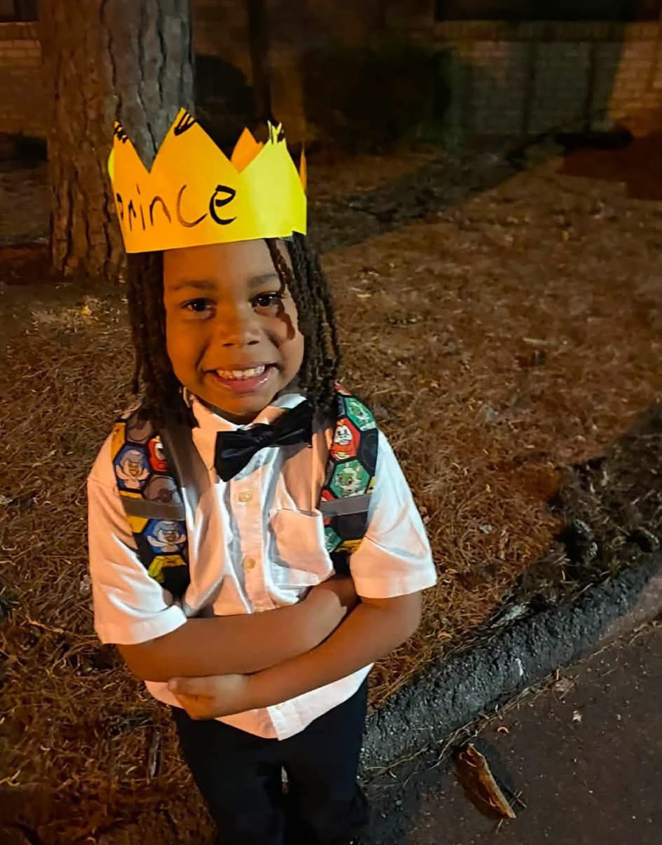 skiistiredasf's tweet photo. Prayers up for Aiden, a 7-year-old Black boy from Rome, Georgia. He was running to the school bus when a Ford F-150 hit him. They flew him to Children’s Healthcare of Atlanta. He is in a medically induced coma with a brain injury, a torn ligament in his neck, and broken bones. Police said the road was wet and they have not charged anybody.
He still has not woken up.