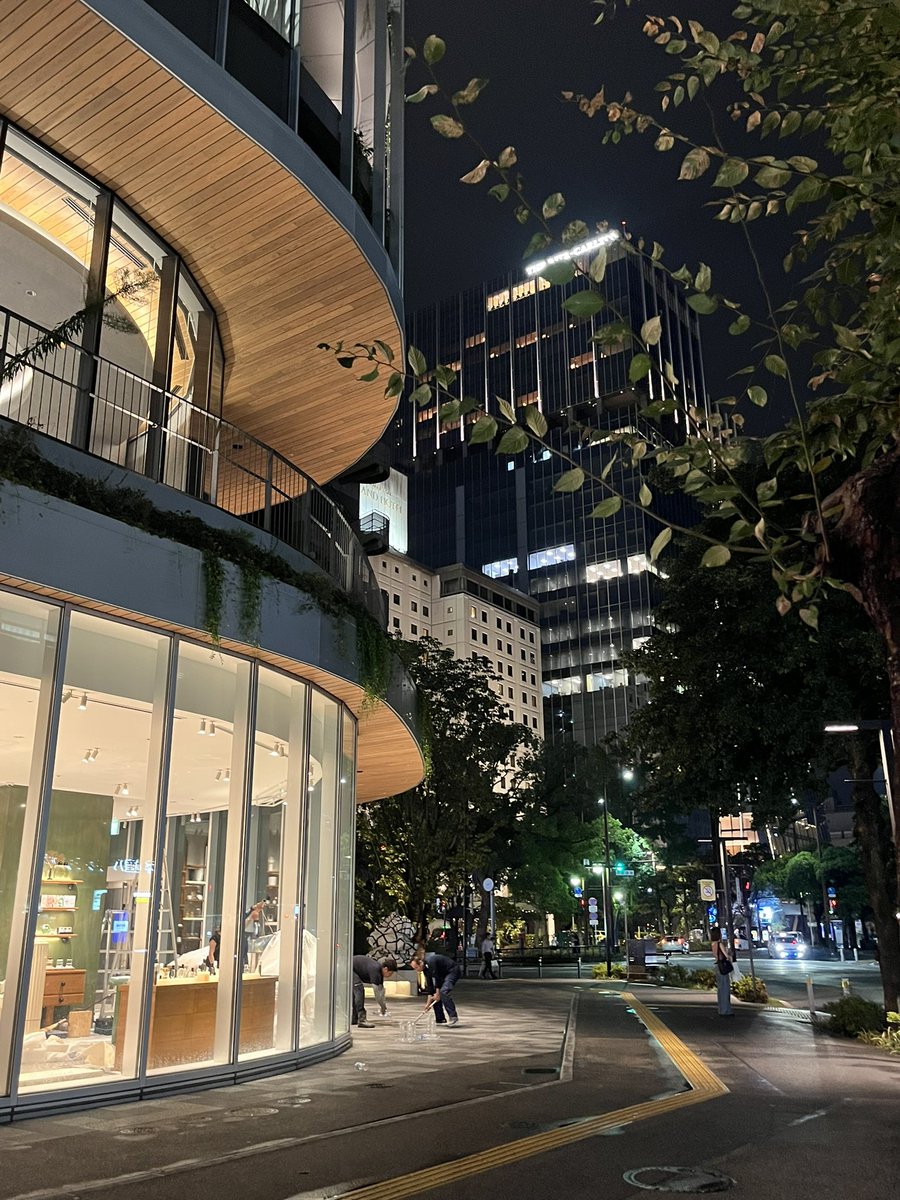 reozon_terminal's tweet photo. さすがにこの光景だけ見たら東京と見間違えてもおかしくないレベルだろ https://t.co/RcRqHXr3oV