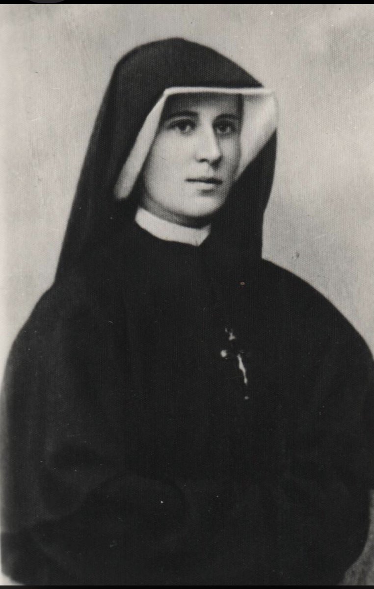 BStephane0809's tweet photo. Sainte Faustine Kowalska — Helena Kowalska, religieuse polonaise.
Sainte Édith Stein — Teresa Benedicta de la Croix, philosophe et carmélite.
Sainte Teresa de Calcutta — Anjezë Gonxhe Bojaxhiu, dite Mère Teresa.
Sainte Joséphine Bakhita — religieuse soudanaise devenue un symbole https://t.co/ifXPvLtxdn