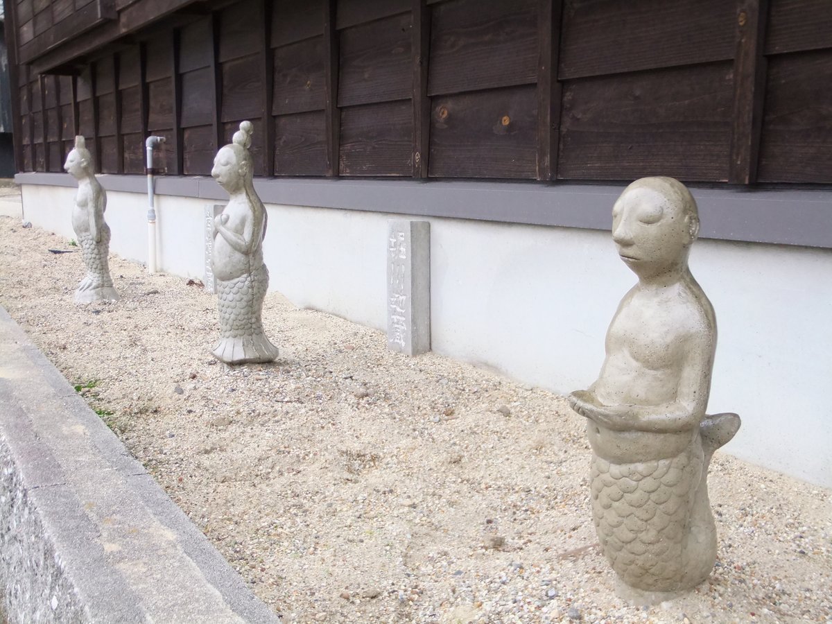 yonakabukuro's tweet photo. 映画ちいかわのモデルという噂のたつ愛知県の佐久島。10年以上前に訪れていて写真を見直したら、それっぽいものが何枚かあった。曇天だったけど楽しかったなぁ。 https://t.co/DyBfLHygYV