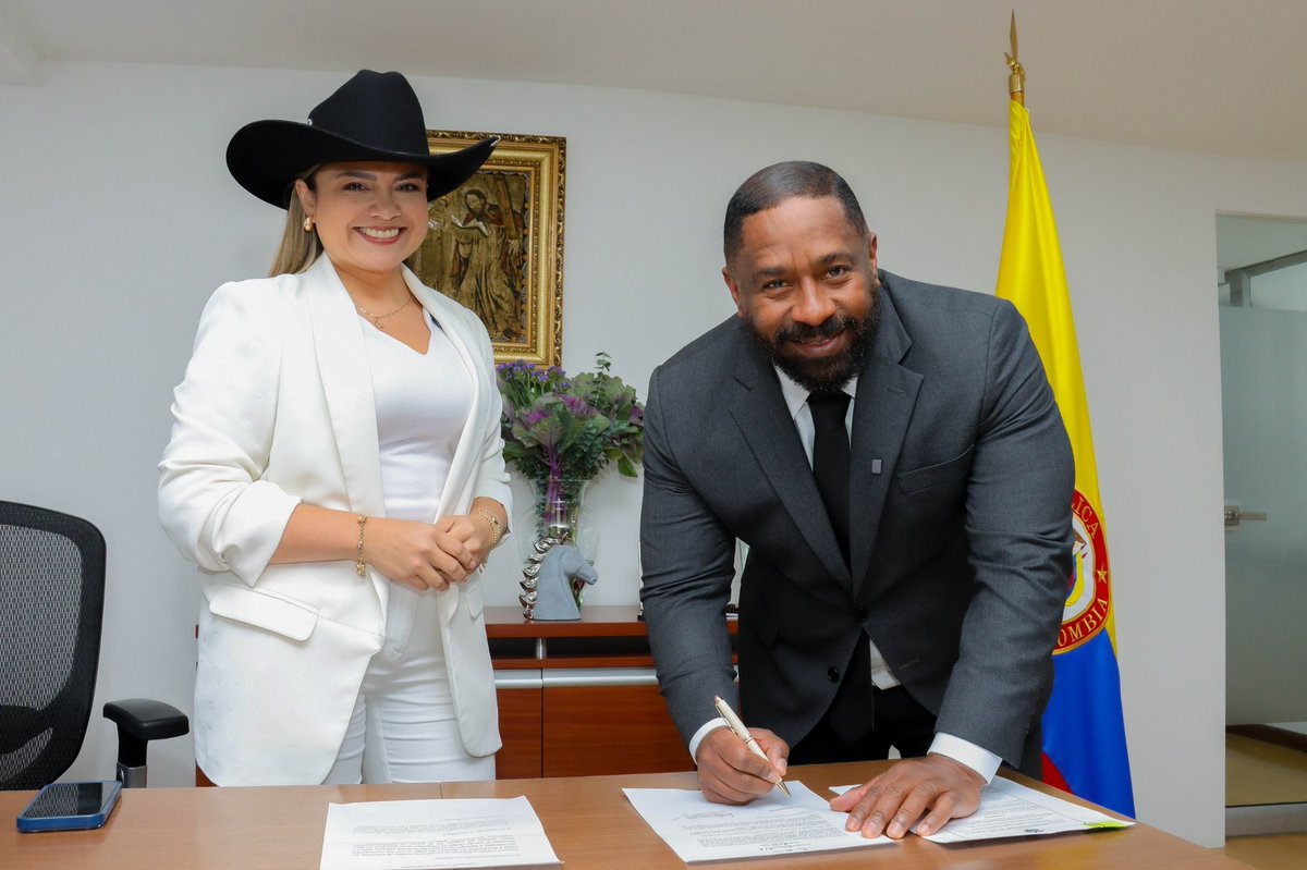 AgenciaTierras's tweet photo. #ANTDirectivos | Sigue creciendo el equipo que hará de Colombia un país de propietarios. Ellos son Juan Manuel Noguera Martínez, Director de Acceso a Tierras; Ana Natalia Puerta Aguirre, Directora de Gestión del Ordenamiento Social de la Propiedad; Juan Camilo Cabezas González, Director de Asuntos Étnicos y Leonel Antonio Jurado Cordero, Asesor de la Oficina Jurídica.

Profesionales con experiencia y un compromiso firme por garantizar derechos, ordenar la tierra y abrir oportunidades a quienes hacen producir el campo colombiano. 🇨🇴🌾