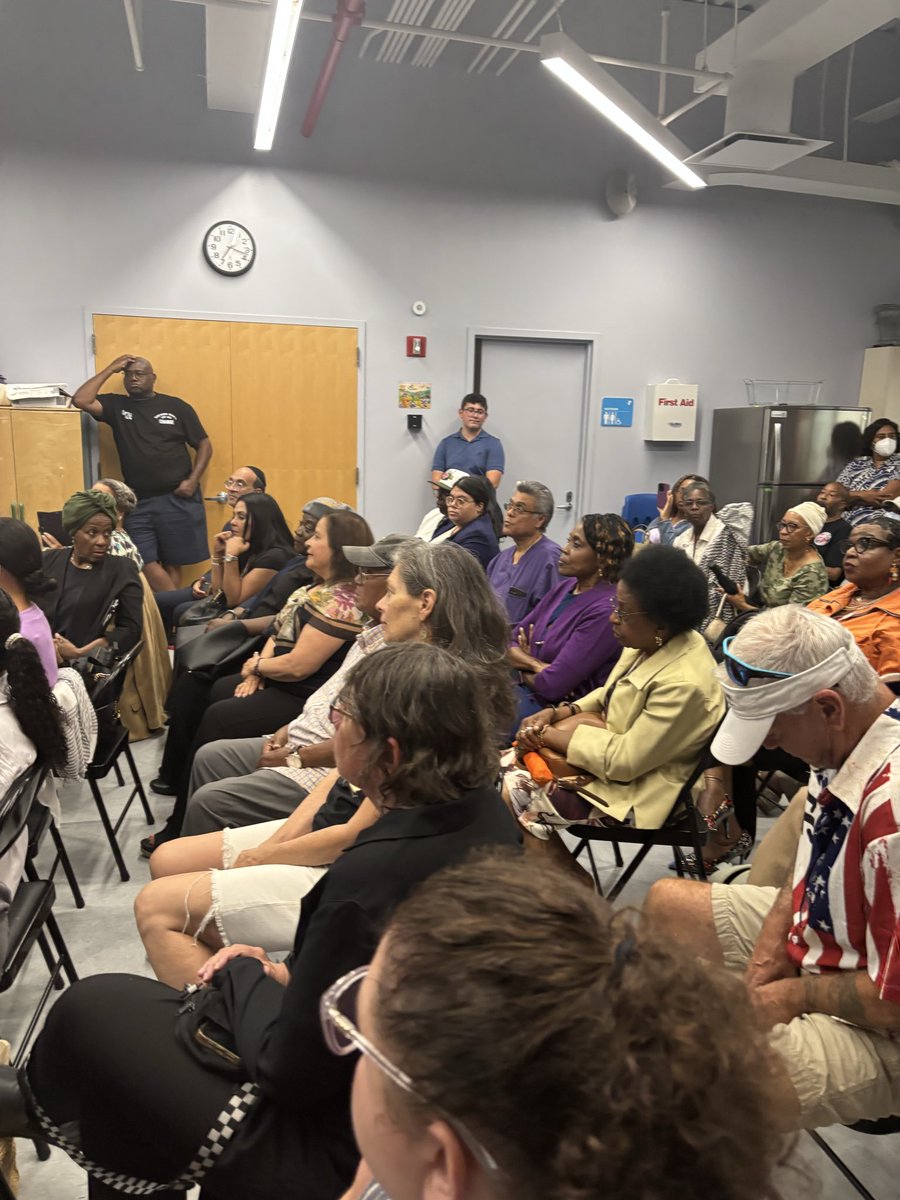 RepGregoryMeeks's tweet photo. Thank you to Pres. Williams and members of The Heart of Rockaway for hosting an important community meeting. These conversations are one of the best parts about serving #NY05 because I get to hear directly from constituents about issues that matter the most. I appreciate all who participated in making our community stronger.