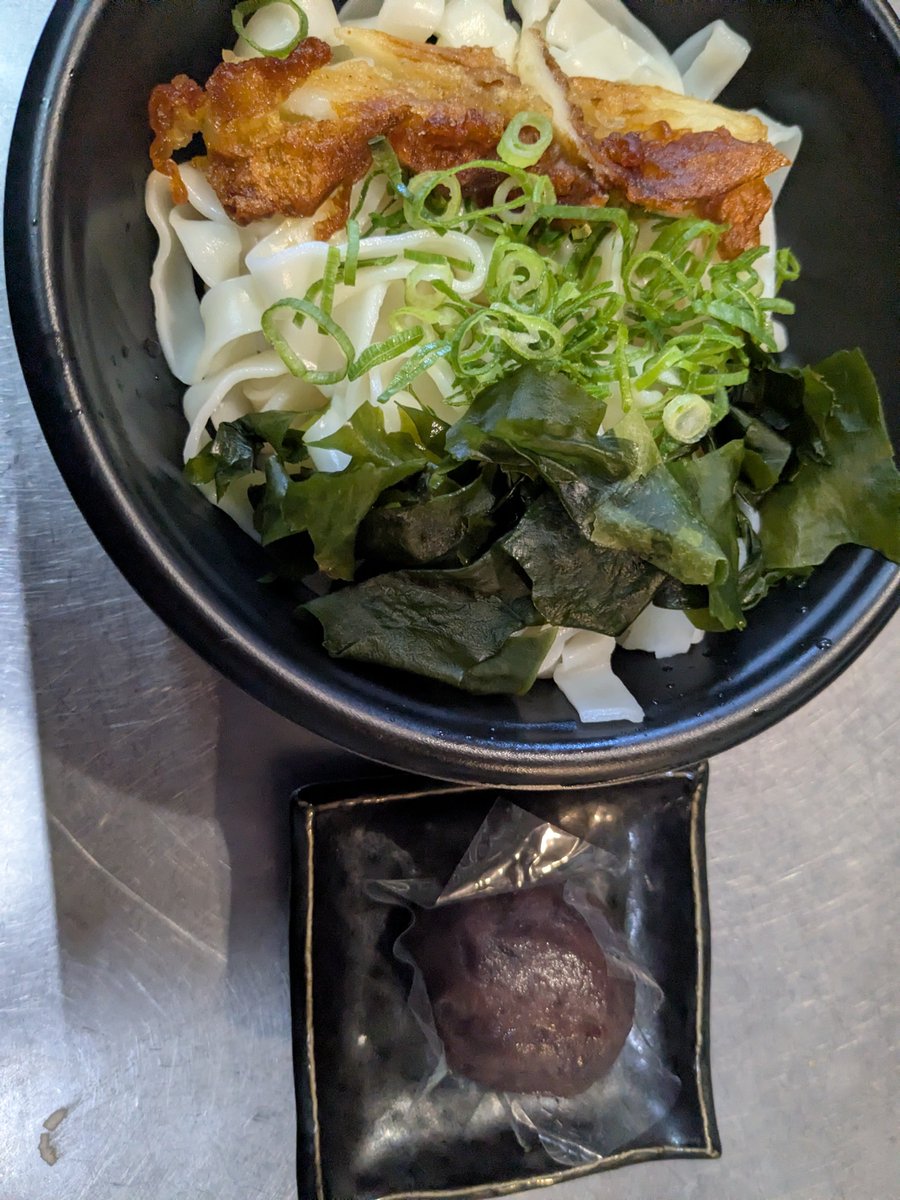 GFtonkatu's tweet photo. ◆今日のこども食堂◆

【冷やしうどん】
お弁当の新メニューを
試食してもらった。
概ね好評😁

名前も聞かんし

住所もきかん

状況も聞かんから

気軽に来いよ

困ったことがあれば

いつでも来いよ

◆◆◆◆◆◆◆◆◆◆

#子供食堂 

#一宮市

#毎日開催 

#とんかつや諭吉 https://t.co/5nDl91X5ZV