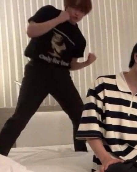 minhoautism's tweet photo. these screenshots are so 😭 the boy was out of control https://t.co/z8BEobsoBR