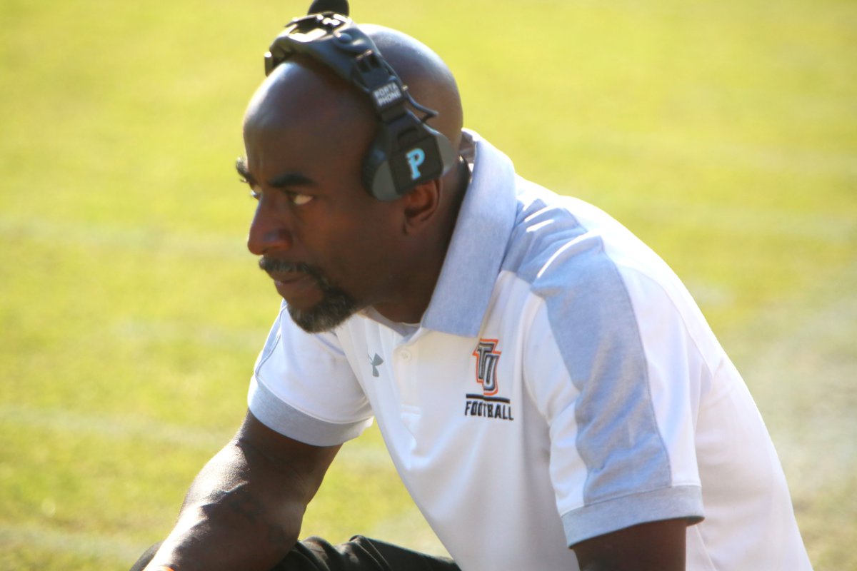 I81sports's tweet photo. He's a @KCS__Athletics legend. A @vol_football #VFL. An #NFL veteran. Now he's the defensive coordinator at @TusculumFB. He's @TeddyGaines12 and he spoke to us about coming back to @etsufootball in our latest #NextLevelLocals feature.

LINK: https://t.co/utvYSHODOB https://t.co/1E7PqbaaNj