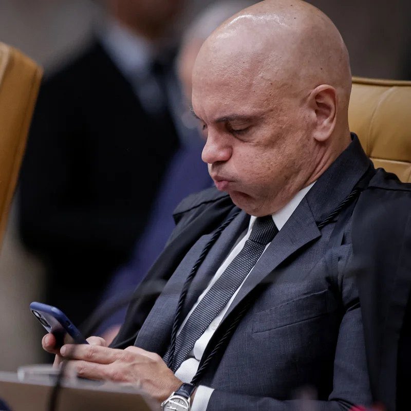 hbb1701's tweet photo. Nós estamos vendo o MAIOR escândalo de corrupção do país, com um juiz vendendo a Suprema Corte do país, que deveria ser a MAIS respeitada, e o procurador-geral da República querendo anular a investigação porque são amigos.

NÃO É POSSÍVEL que o povo brasileiro vai deixar isso passar!