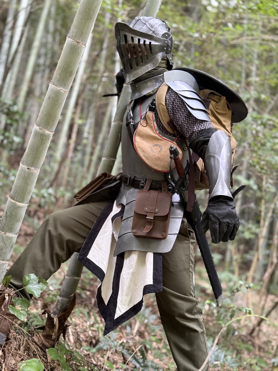Yharnam_Hunter's tweet photo. #おまえらのフルアーマーも見せろ下さい
旅する甲冑 https://t.co/JUZiv6i6YV
