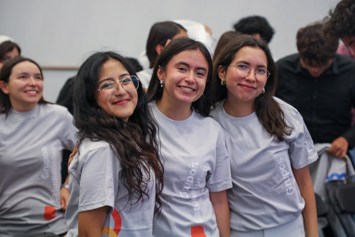 ITESMCEM's tweet photo. ¡Los Grupos Estudiantiles de #TecCEM arrancan un nuevo año en su Toma de Protesta! 💪✨ ¡Mucho éxito en esta nueva gestión! 👏 💙 https://t.co/BGu7ZqWqj7