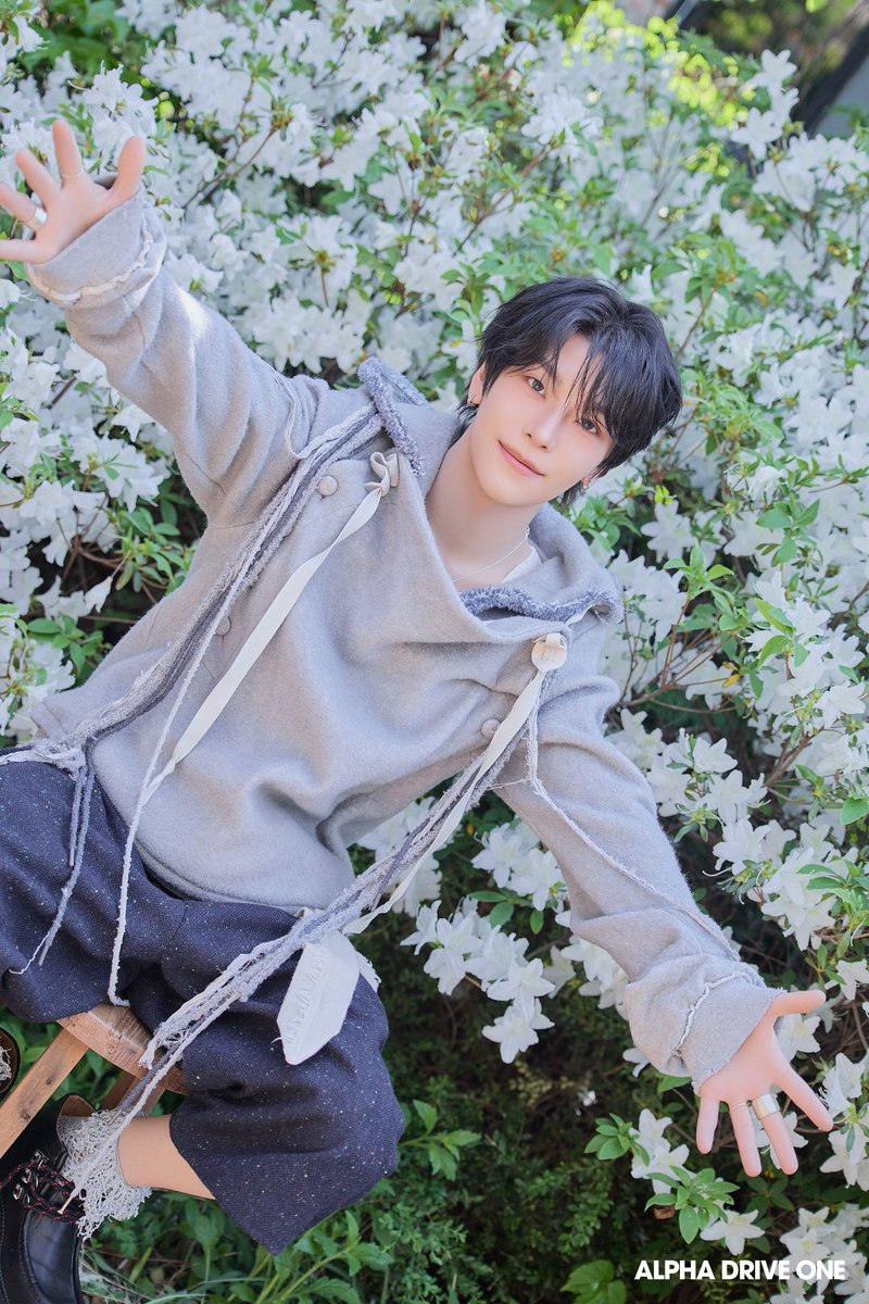 xinxinghehe's tweet photo. 本人的にはおいで♡のつもりかもしれないのに抱っこ待ち抱っこ待ち言われてて👩‍🍼 https://t.co/b7jAZlIALg