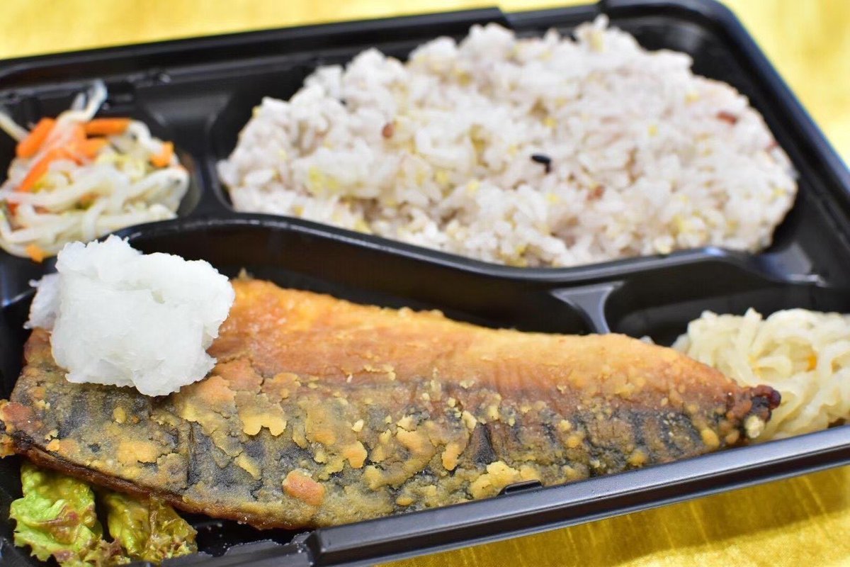 BPKoconadining's tweet photo. 本日のお弁当🌷

【日替わり】
ピーマンの肉詰めフライ

【おすすめ】
チャプチェ

【魚の日替わり】
さばの竜田揚げ

本日は大掃除の為、11時〜14時30分の短縮営業とさせていただきます。
ご来店お待ちしております🌿 https://t.co/CG668y0ghD
