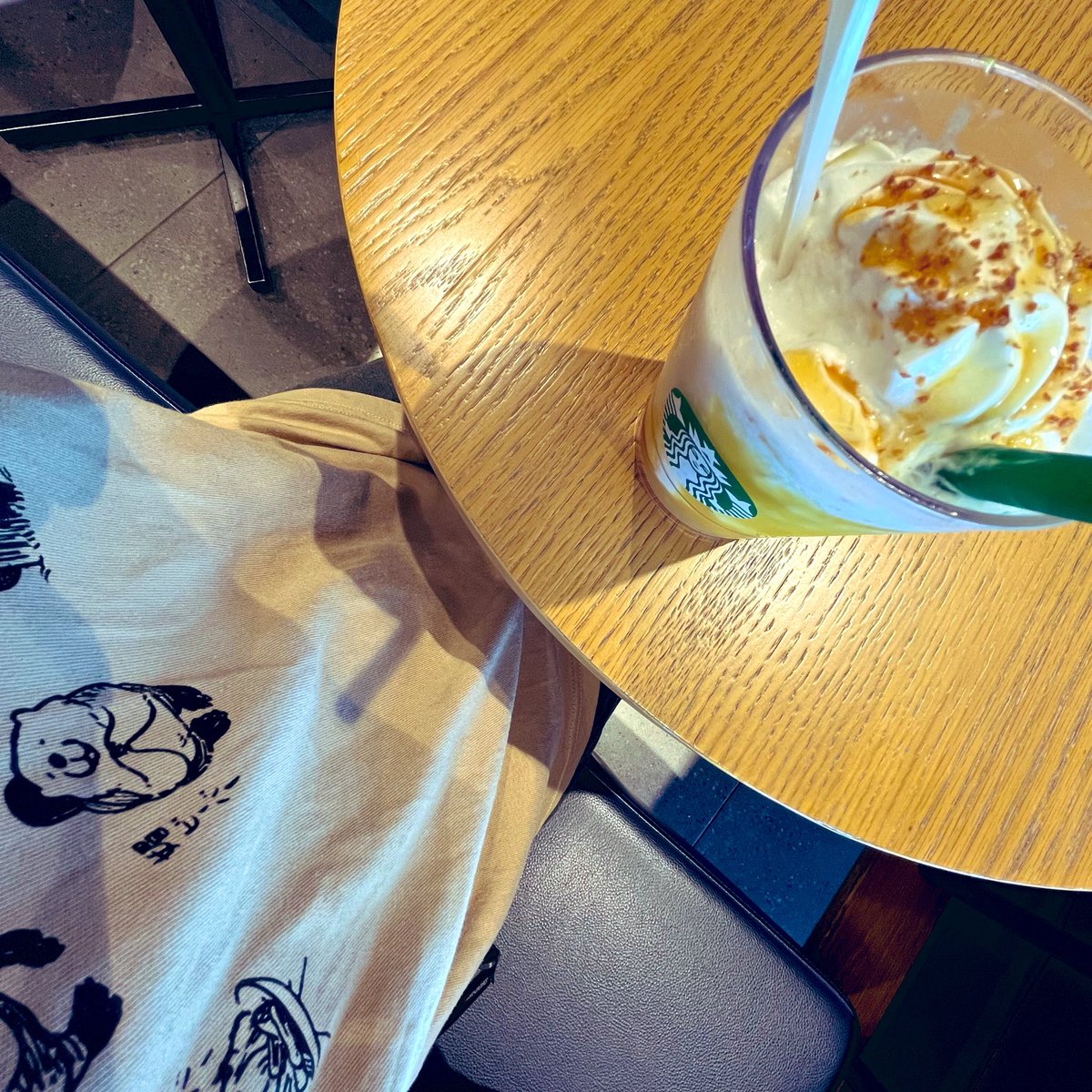 hashicco_84's tweet photo. なんかの菌(@washoking )さんのビーバーTシャツ着てスタバに行ったら、店員さんに「わぁっ！めっちゃ可愛いですね！！🦫💕」と褒められました☺️ https://t.co/eB79dcvMfm