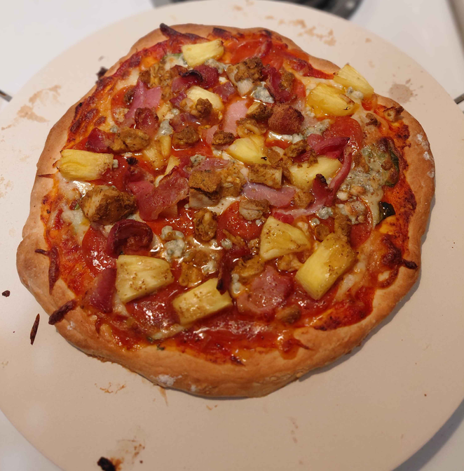 YomiQuinnley's tweet photo. I made pizza from scratch today! :3 
Even the dough! 🍕 https://t.co/VGcCBp8EE3