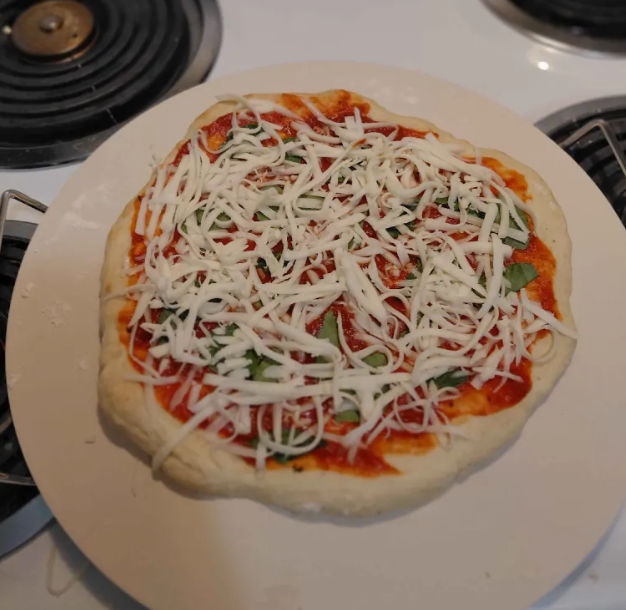 YomiQuinnley's tweet photo. I made pizza from scratch today! :3 
Even the dough! 🍕 https://t.co/VGcCBp8EE3